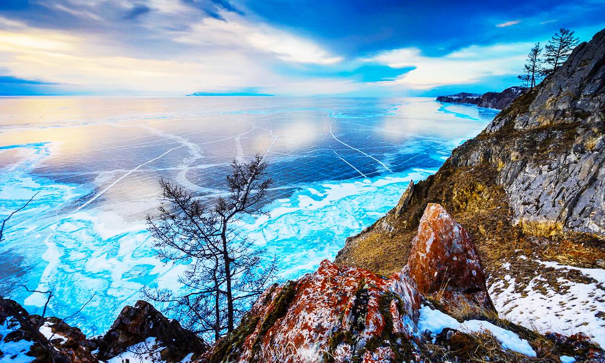 Отдых на озере Байкал зимой