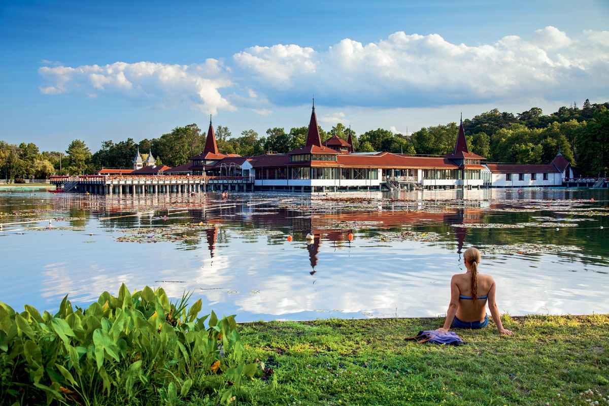 Отдых на озере Хевиз в Венгрии